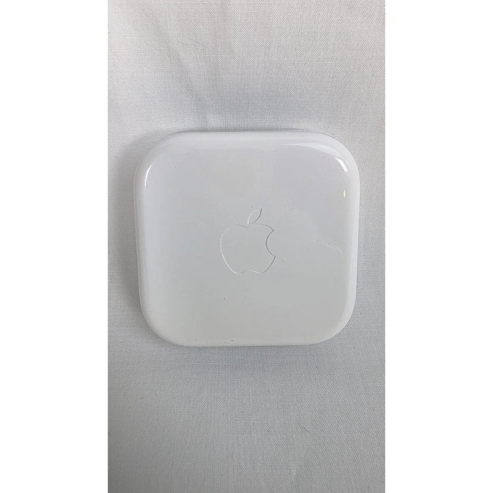 Apple Wired EarPods With 3.5mm Headphone Plug & Remote/Mic White